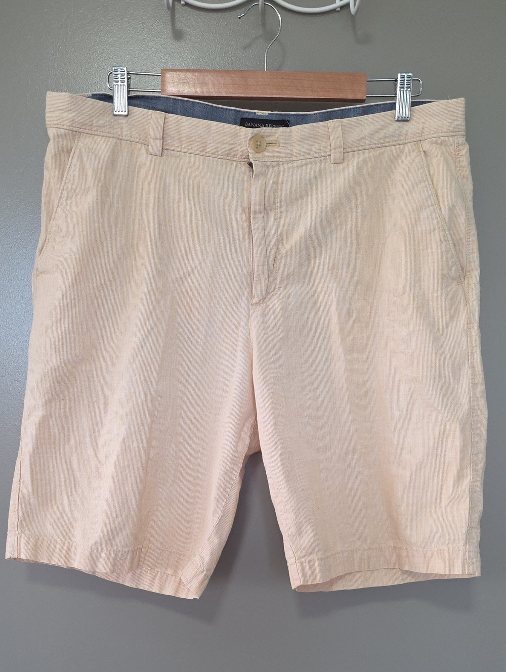 Banana Republic Emerson Men's Flat-Front Linen-Blend Shorts - Pale Peach/Yellow